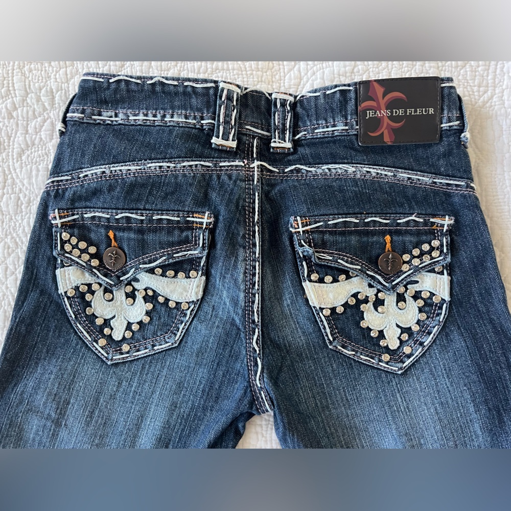 NWOT Jeans De Fleur Women’s /Juniors Jeans embellished stitched (3)